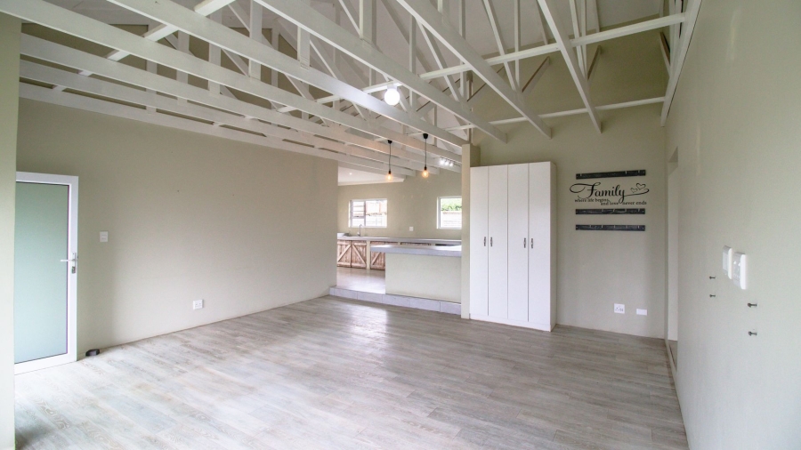 6 Bedroom Property for Sale in Kidds Beach Eastern Cape